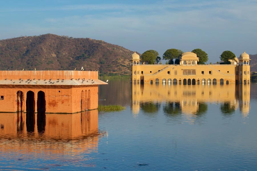 Jaipur Romantic evening tour by Classic Ambassador