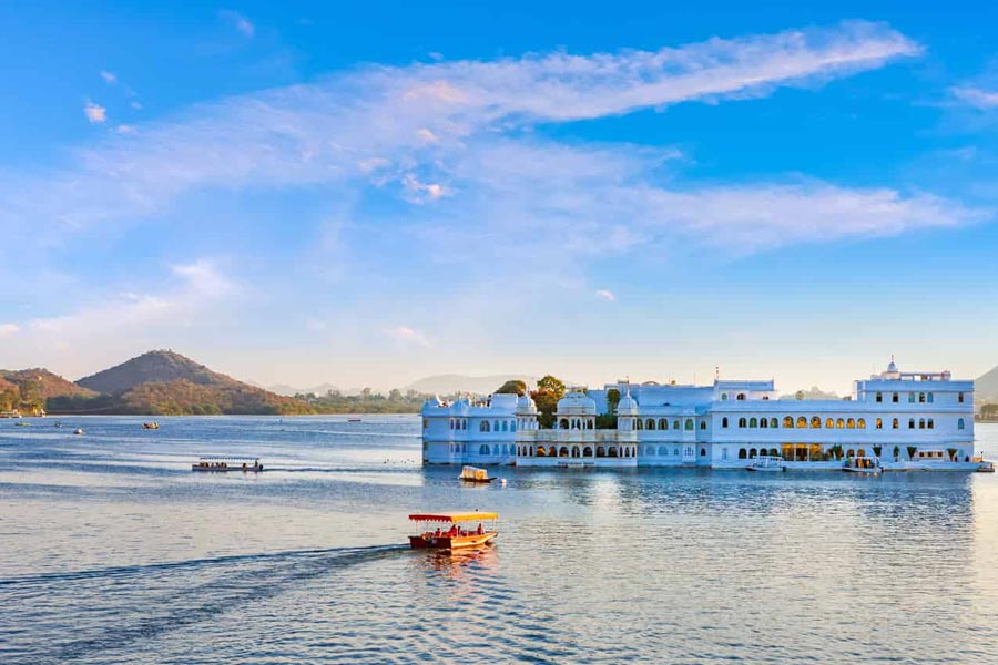 Lake Pichola Udaipur tour