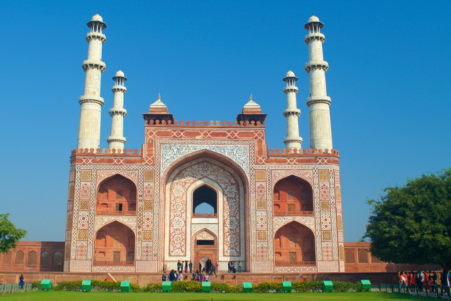Akbar's Mausoleum in Sikandra tour